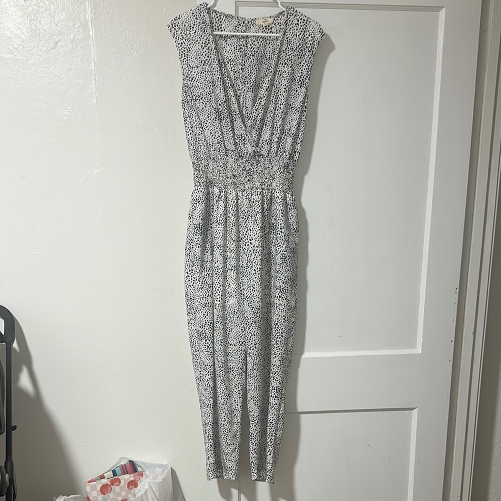 Entro White Cream Sleeveless V-Neck Sheath Jumpsuit